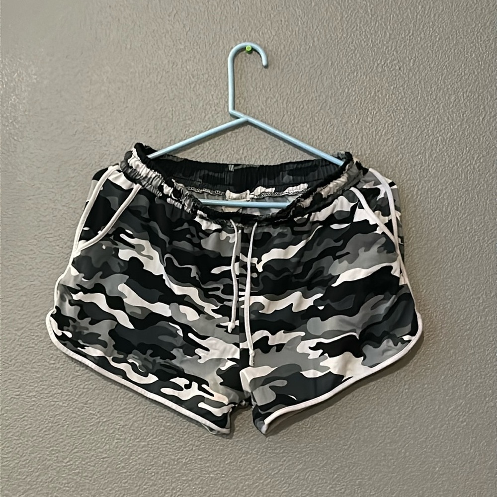 Women’s Comfy Shorts, Size M